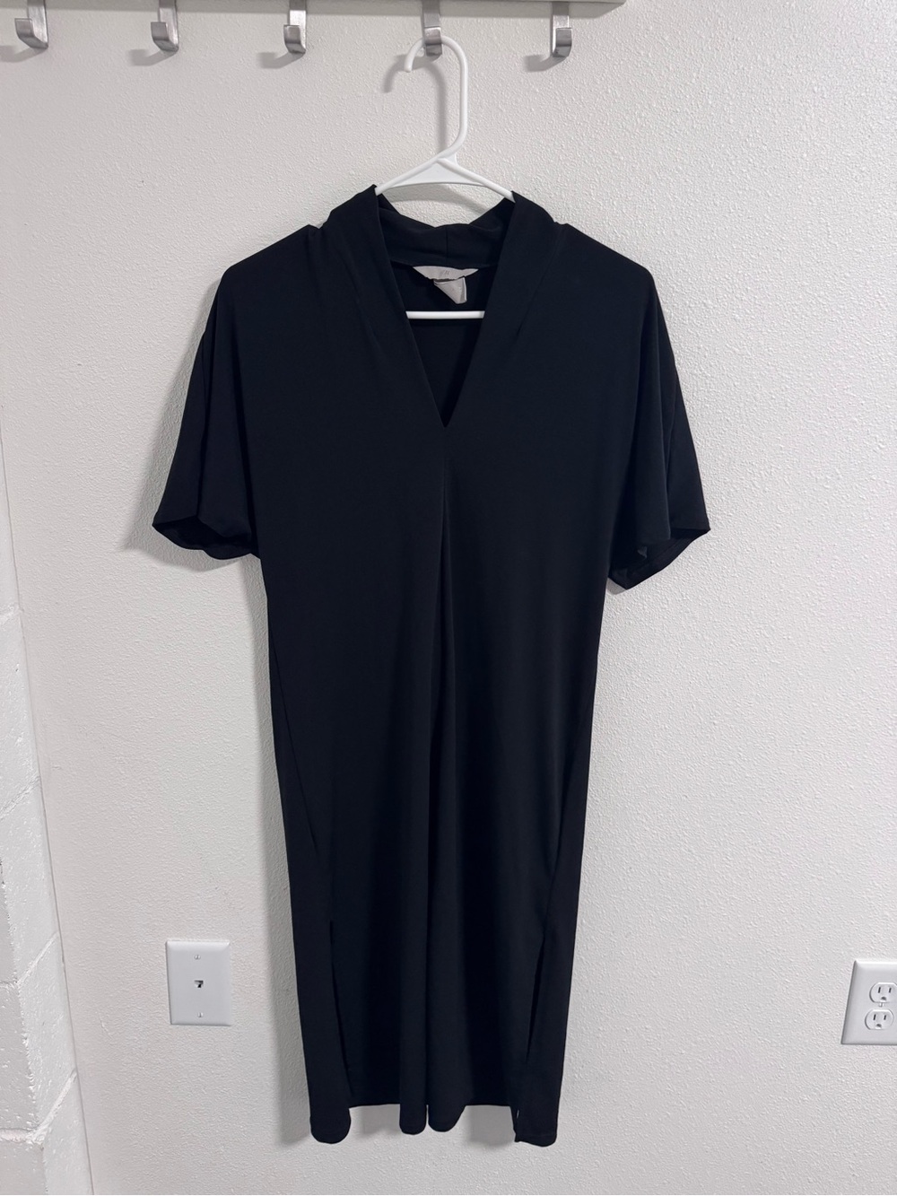 H&M Black V-Neck Short Sleeve Dress